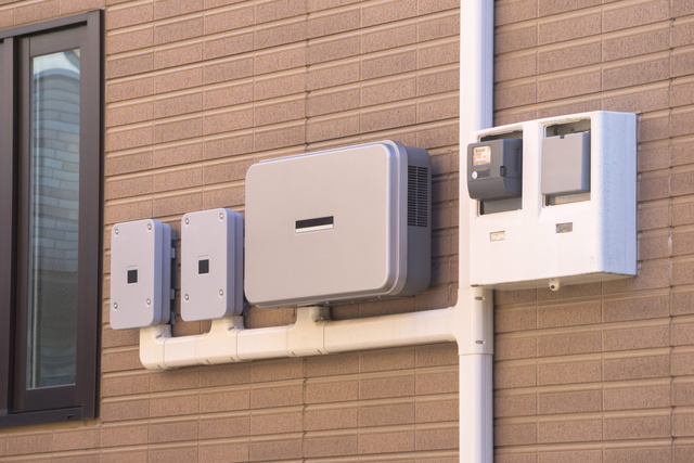 東京都の蓄電池の費用相場と見積もりのチェックポイント